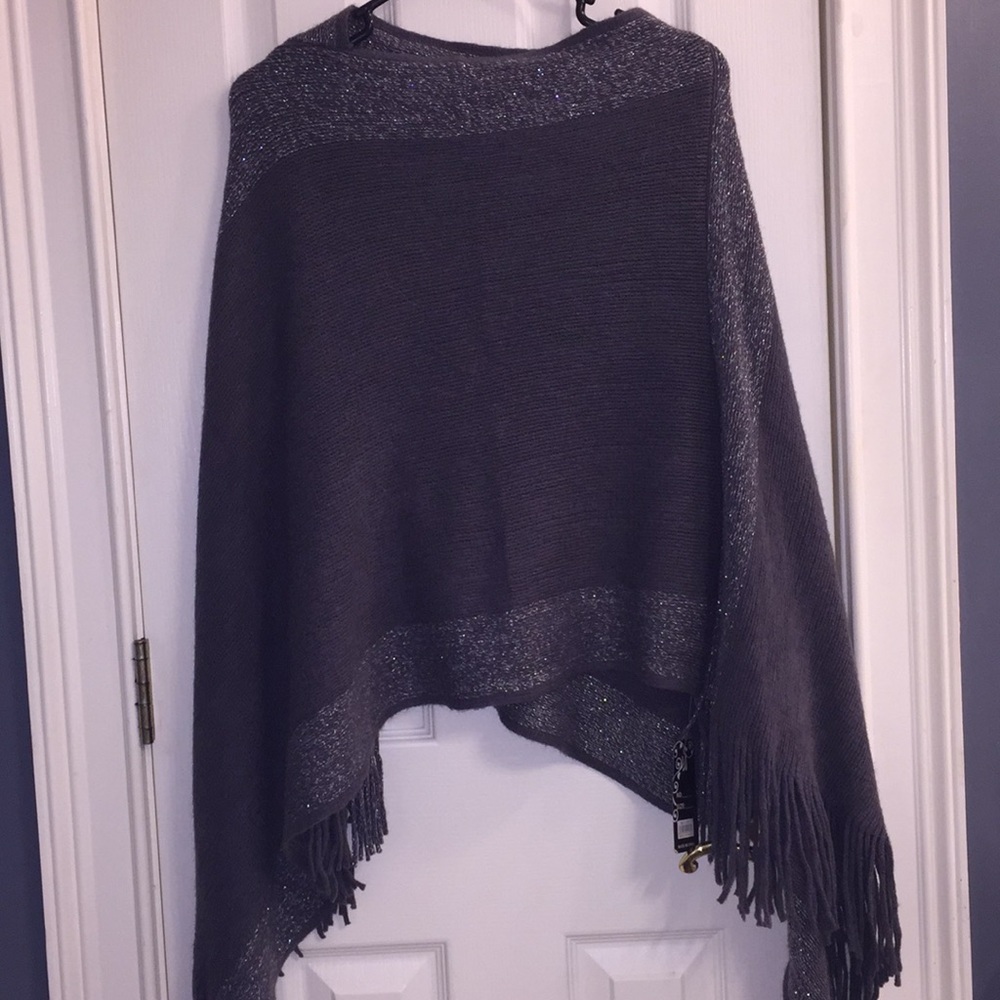 NWT✨Grey poncho